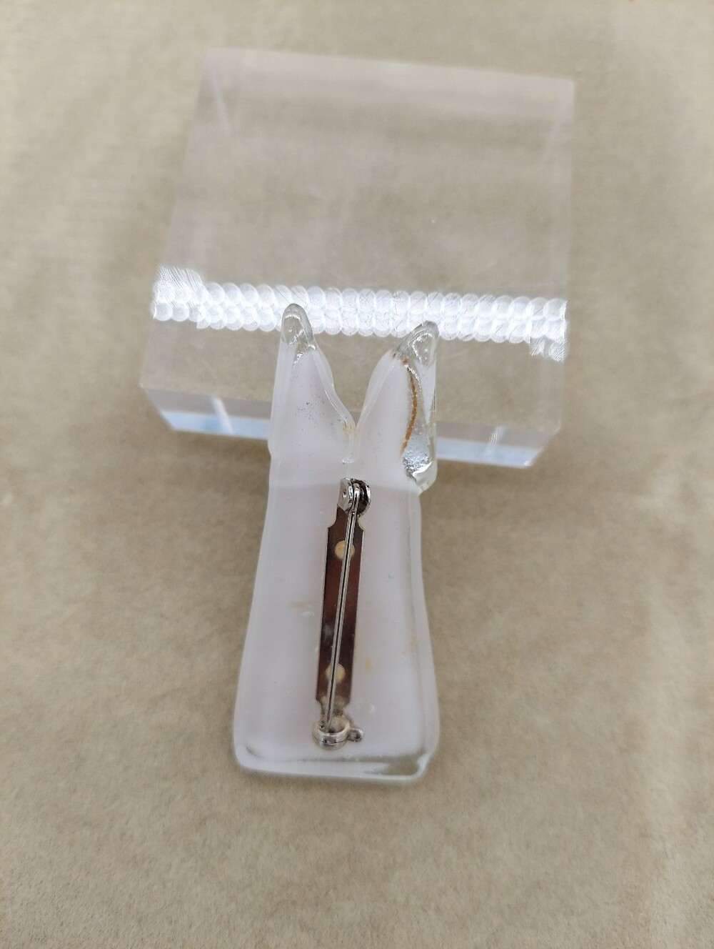 Handmade Glass Rabbit Brooch Cute Unique - Picture 2 of 3